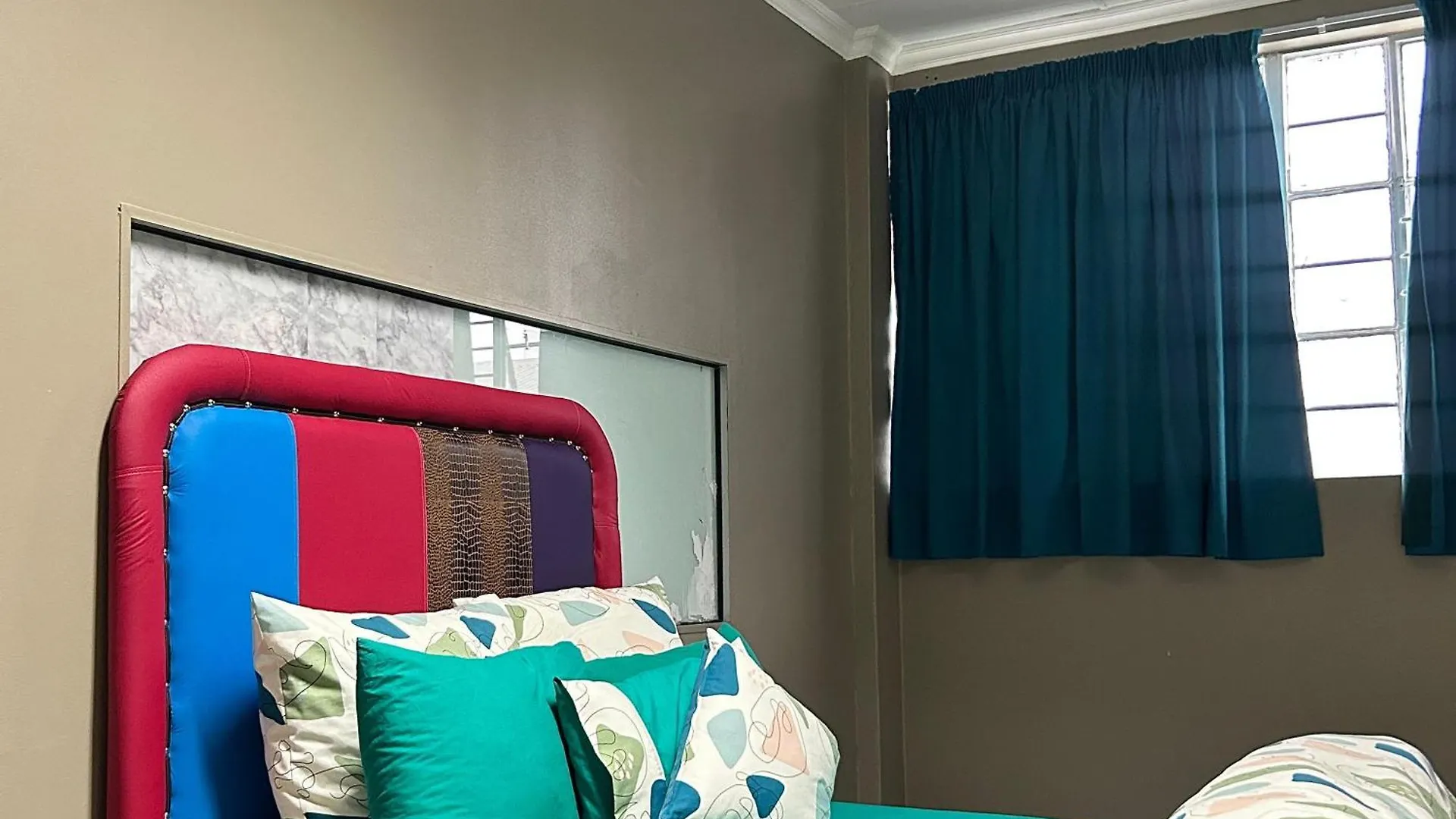 カプセルホテル Ngena Sleep & Go Bellville Cbd ケープタウン